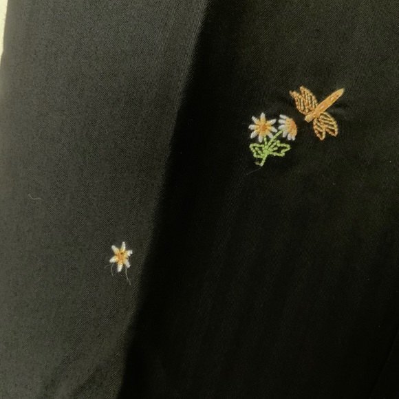 Alfred Dunner Capri Women Size 12 Black Novelty Embroidered Pusher Pants - Picture 5 of 11